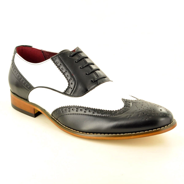 OXFORD SADDLE SHOES IN BLACK AND WHITE