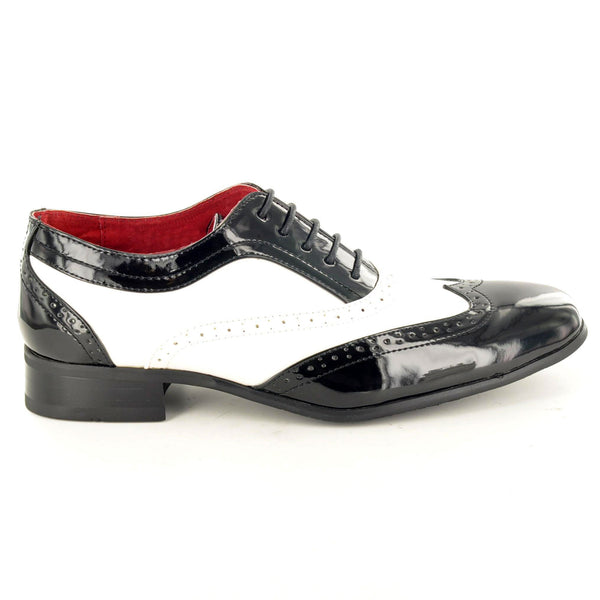 BROGUE PATENT LEATHER LINED SHOES IN BLACK AND WHITE
