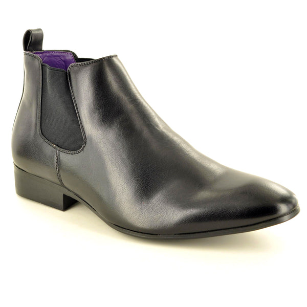 CHELSEA BOOTS IN BLACK