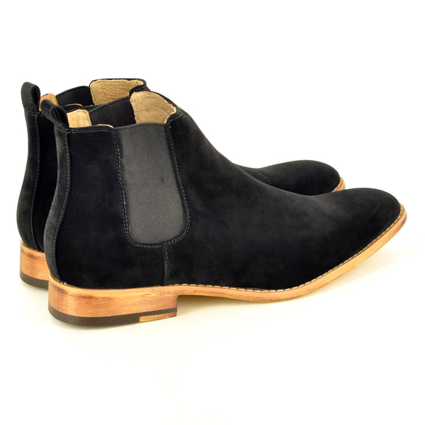 CHELSEA BOOTS IN BLACK SUEDE