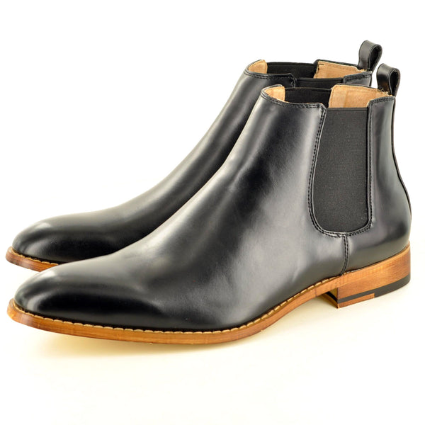 CASUAL CHELSEA BOOTS IN BLACK